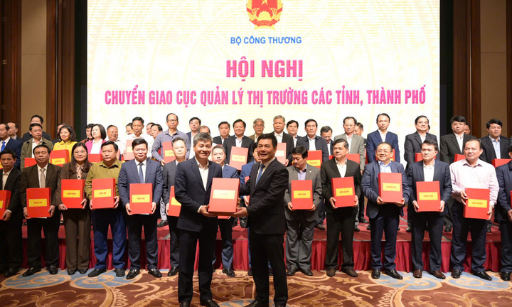 Chính thức chuyển giao Cục Quản lý thị trường về địa phương