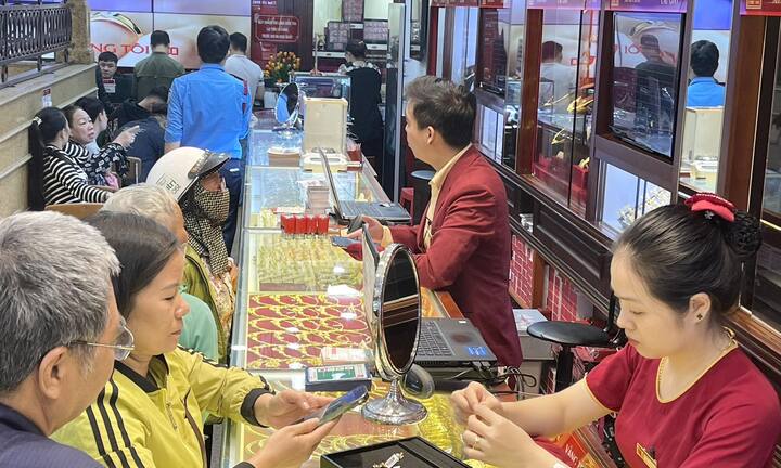 Mua vàng nhẫn ngày vía thần Tài, bây giờ lãi bao nhiêu?