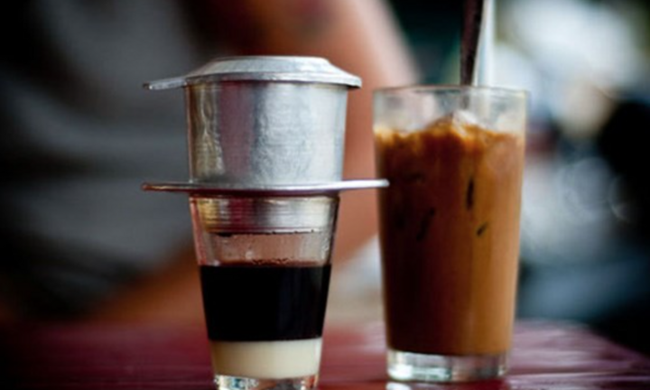 Nhiều người Việt chỉ còn dành 21.000 đồng uống cà phê