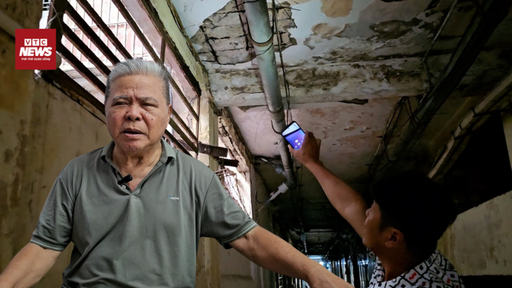 Sống trong sợ hãi ở khu dân cư 50 năm tại TP.HCM, trần nhà rơi bất cứ lúc nào