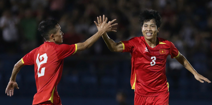 Trực tiếp bóng đá Việt Nam 2-1 Campuchia: Đội khách ghi bàn