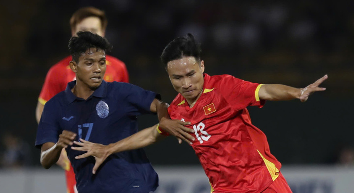 HLV Kim Sang-sik chê học trò 'không được như lúc tập'