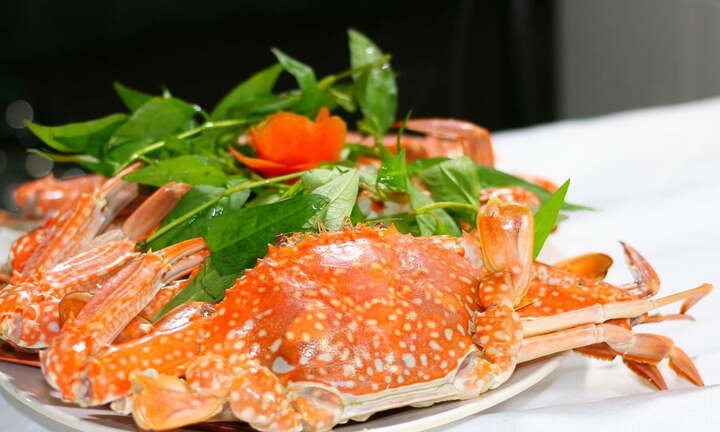 Luộc cua ghẹ nên dùng nước nóng hay nước lạnh?