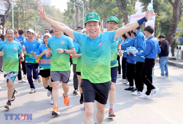 Bí thư Thành ủy Hải Phòng xuống đường chạy vì thành phố xanh, thân thiện