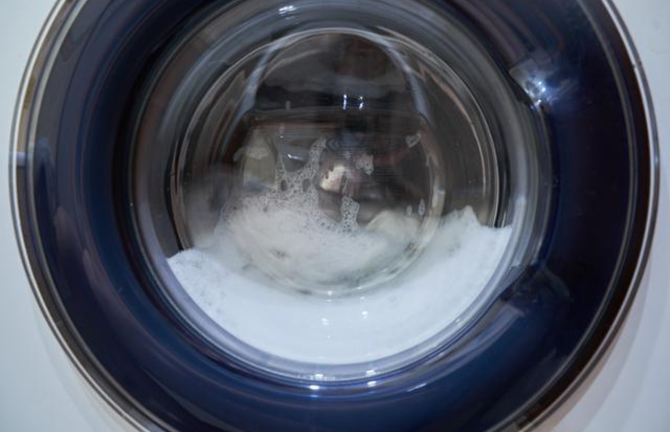 Tên tội phạm tình dục bị bắt vì hình ảnh phản chiếu trên máy giặt