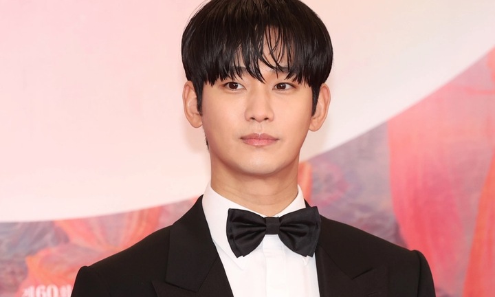 Động thái bất ngờ của Kim Soo Hyun giữa bê bối hẹn hò diễn viên vị thành niên