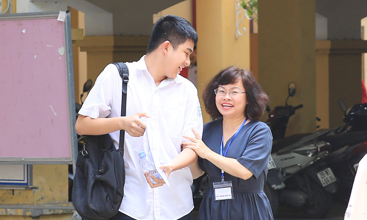 Điểm chuẩn vào lớp 10 tại Hà Nội 5 năm qua biến động thế nào?