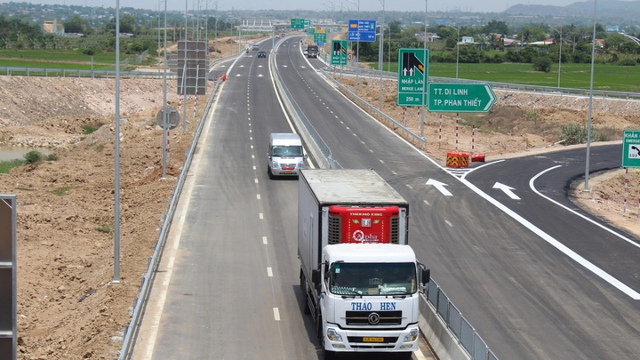 Lý do phải mở rộng ngay hơn 1.100km cao tốc Bắc - Nam lên 6 làn xe