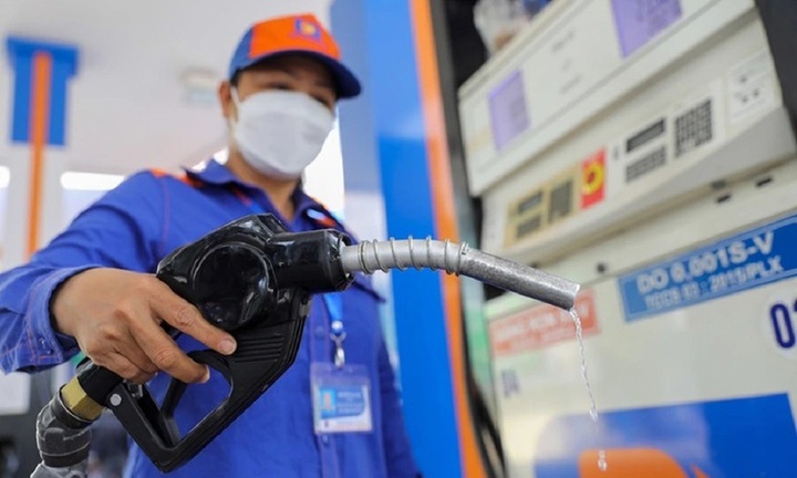 Đề xuất giảm thuế VAT 2% với xăng dầu, máy giặt, lò vi sóng