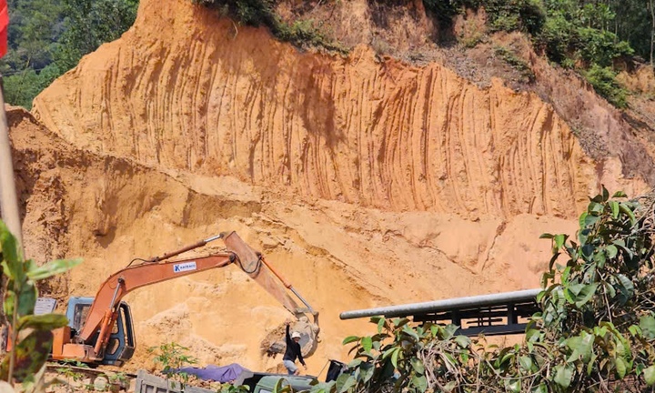 Doanh nghiệp đào đất trái phép để làm đường 23 tỷ 