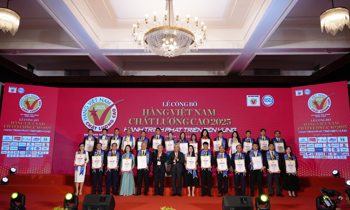 Tập đoàn Tân Á Đại Thành đạt 'Hàng Việt Nam chất lượng cao' 19 năm liên tiếp