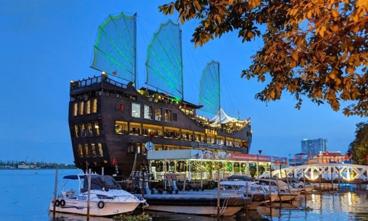 Agribank siết nợ gần 134 tỷ, tàu nhà hàng Elisa trên sông Sài Gòn sắp bị đấu giá