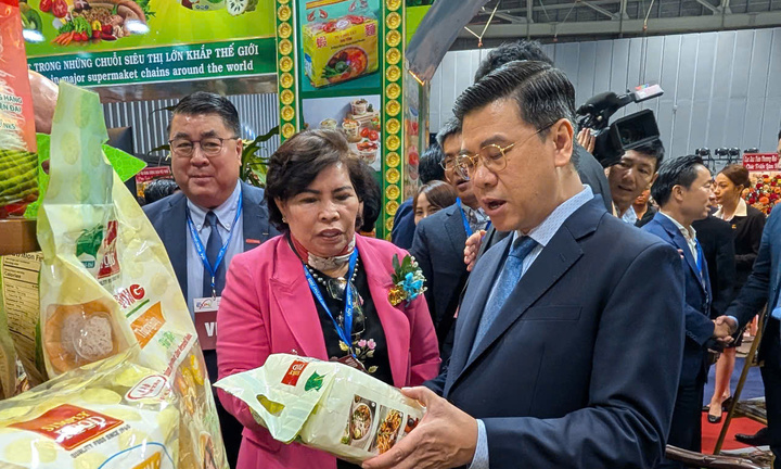 Lãnh đạo TP.HCM livestream giới thiệu hàng xuất khẩu