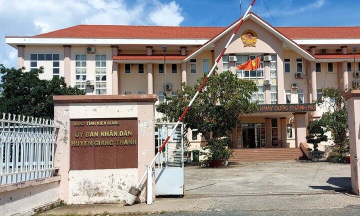 Phó Chủ tịch huyện 'cho con gái quà cưới 600 công đất' bị kỷ luật