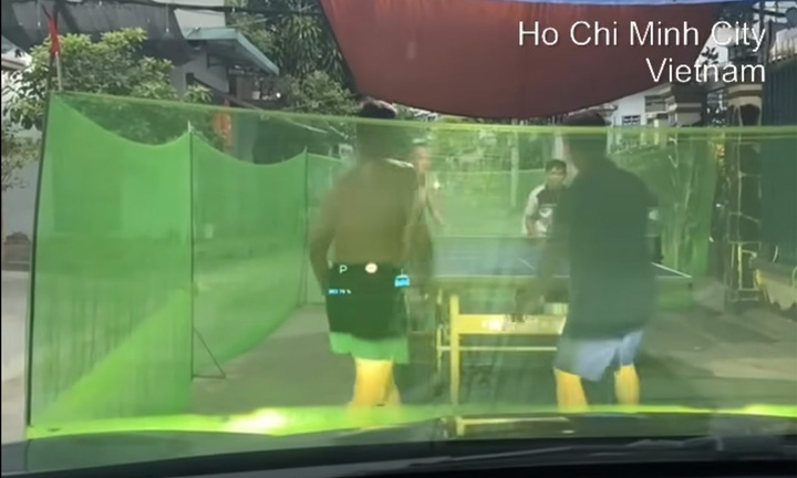 Xác minh nhóm người chặn hẻm, dựng lưới chơi bóng bàn ở TP.HCM