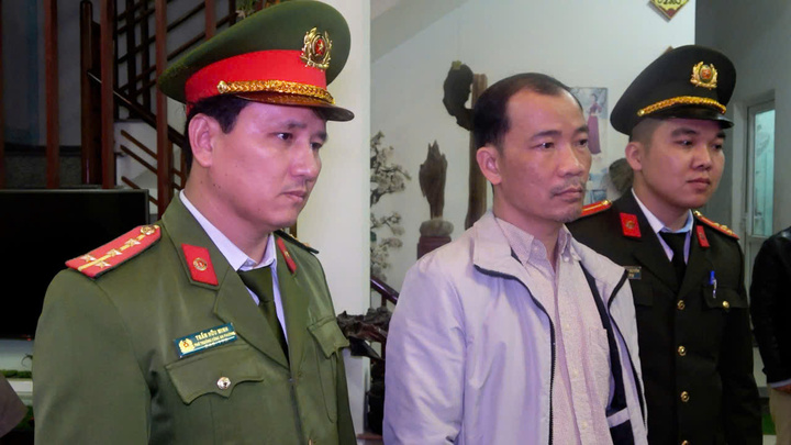 Bắt kẻ định rải truyền đơn tại thành phố Huế dịp lễ 30/4