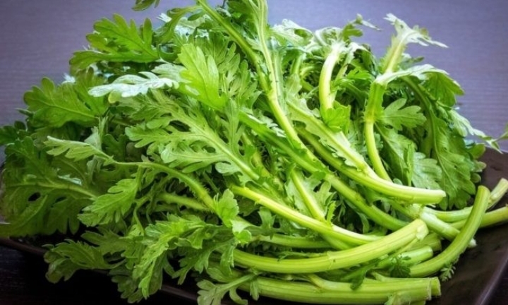 4 bài thuốc từ rau cải cúc