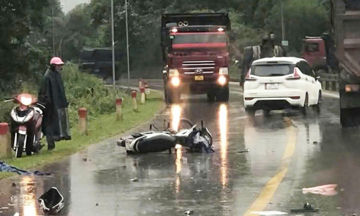 Ô tô tải va chạm xe máy, 2 học sinh thương vong