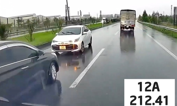 Năm 2025 chạy ngược chiều trên quốc lộ bị phạt bao nhiêu tiền?