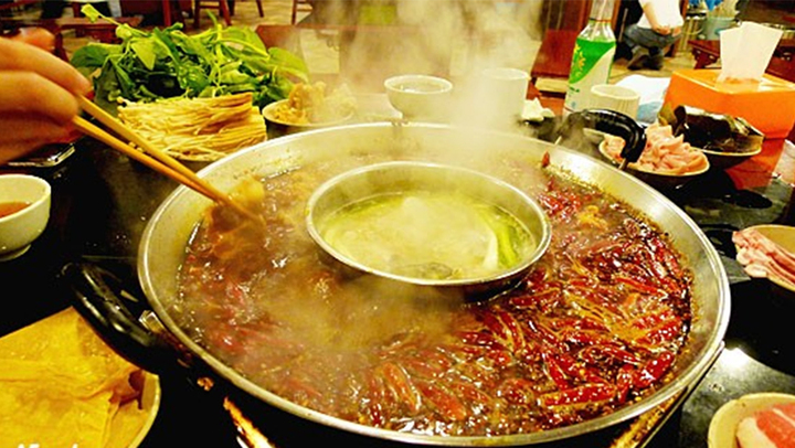 Cho thuốc phiện vào lẩu để khách ‘ăn là nghiện’, chủ quán Trung Quốc bị kết án