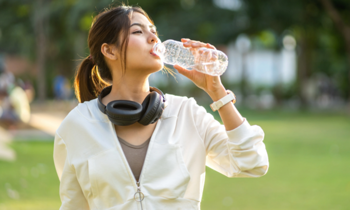 3 không khi uống nước, tránh gây hại mạch máu