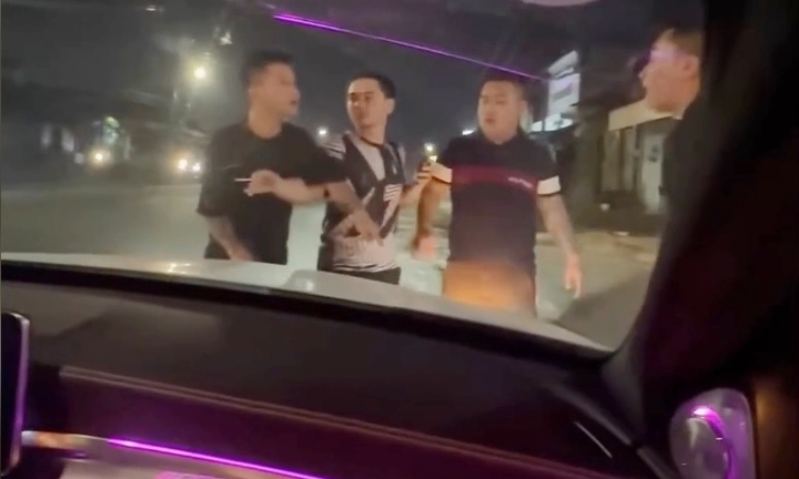 Ba người chặn ô tô rồi ẩu đả khiến bé 2 tuổi bị thương: Công an vào cuộc