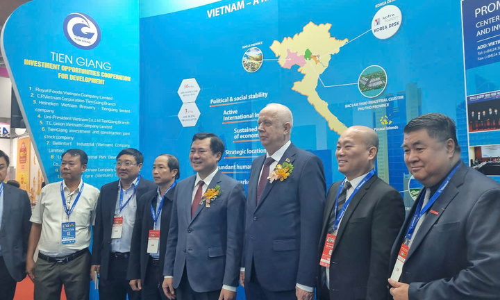 Phó Thủ tướng Belarus dự Hội chợ Thương mại Quốc tế Việt Nam