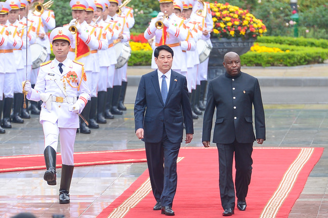 Chủ tịch nước Lương Cường chủ trì lễ đón Tổng thống Burundi và Phu nhân