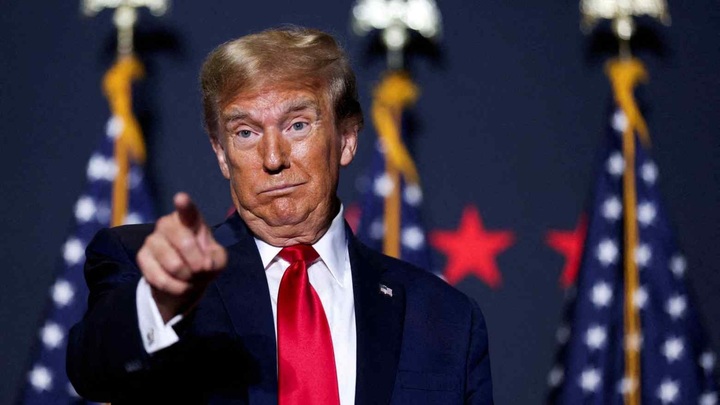 Trung Quốc áp thuế 34% đáp trả Mỹ, ông Trump nói 'đó là nước cờ sai'