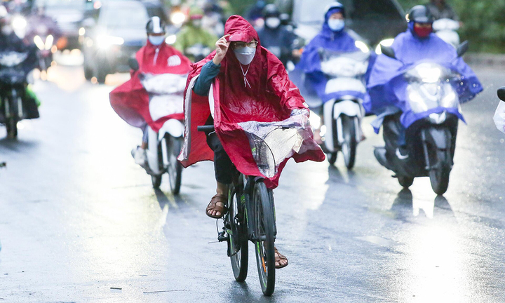 Dự báo thời tiết ngày 5/4: Miền Bắc hứng mưa lớn, miền Nam nắng nóng kéo dài