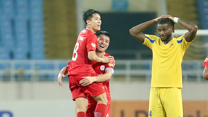 Xem cựu tiền vệ U23 Việt Nam ghi siêu phẩm đẳng cấp thế giới