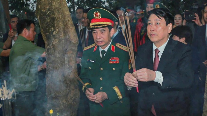 Chủ tịch nước Lương Cường cùng lãnh đạo Đảng và Nhà nước dâng hương Giỗ Tổ Hùng Vương