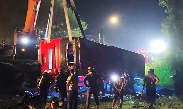 Lật xe khách tại Bình Định, 7 người thương vong