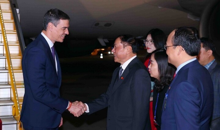 Thủ tướng Tây Ban Nha đến Hà Nội, bắt đầu thăm chính thức Việt Nam