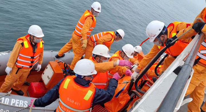 Tàu cá bị tàu nước ngoài đâm chìm, 4 ngư dân tử nạn