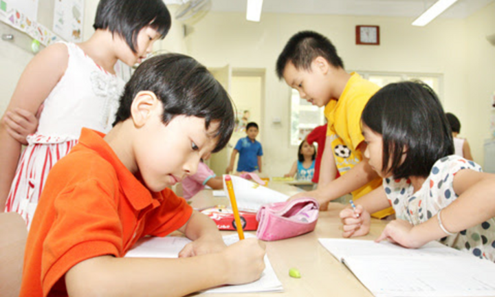 Cuộc đua vào lớp 1 trường top: Trẻ 5 tuổi vật vã lịch học thêm kín tuần