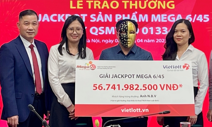 Mua vé số không quá 50.000 đồng/lần, người đàn ông trúng gần 57 tỷ 