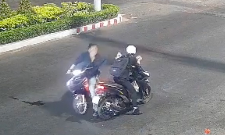 Tạm giữ hình sự kẻ nghi dùng kéo đâm người đi đường ở Cần Thơ