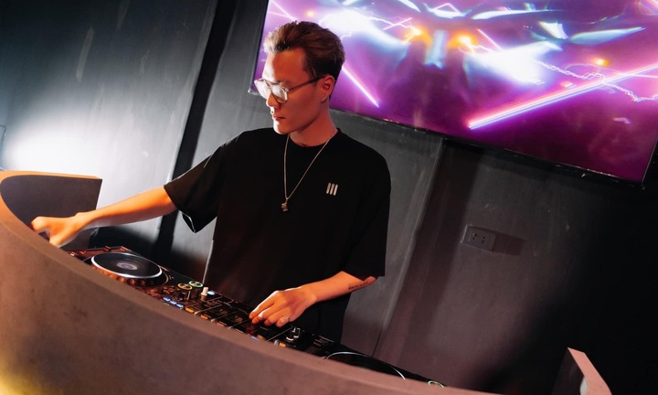 DJ Ximer xin lỗi, bị đình chỉ sau vụ việc nghi bạo hành vợ mới sinh