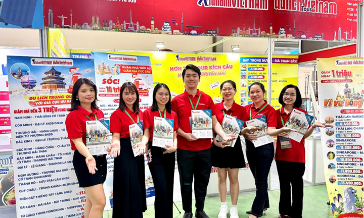 Giá hời bất ngờ - khách tranh thủ 'gom tour' ngay tại hội chợ VITM 2025