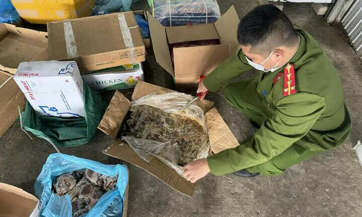 Không nơi đâu buôn bán thực phẩm dễ dãi như ở ta