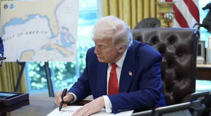 Ông Trump gia hạn lệnh trừng phạt Nga thêm 12 tháng