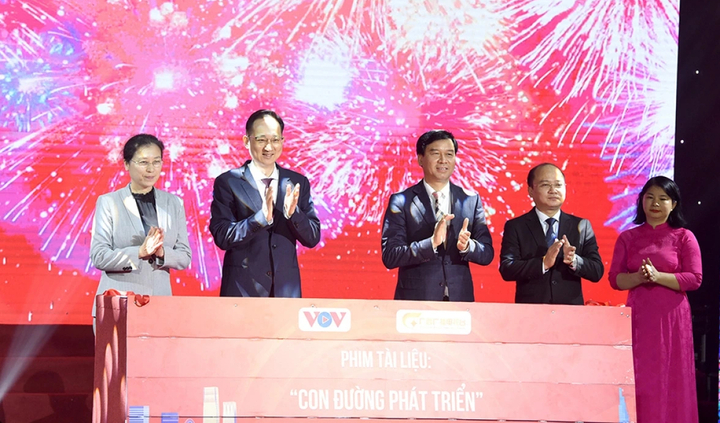 Phim tài liệu: Con đường phát triển tập 2