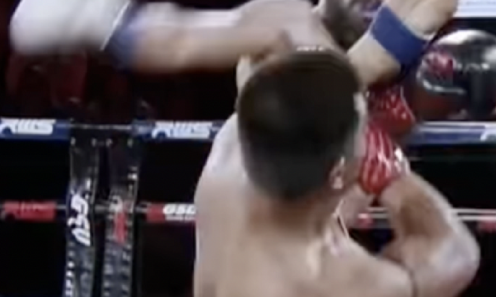 Tự ngã lộn cổ trên võ đài, võ sĩ Muay Thái bất ngờ thua knock-out