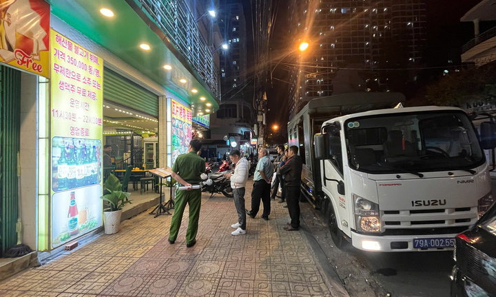 Chủ quán bán đĩa rau muống xào 500.000 đồng ở Nha Trang chây ì nộp phạt