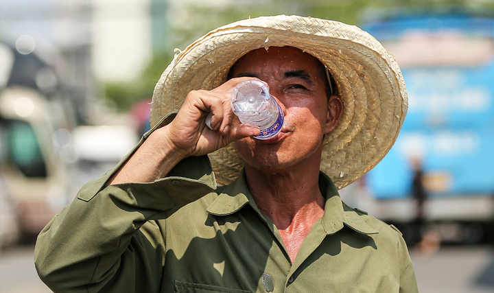 Dự báo thời tiết 10 ngày: Bắc Bộ và Trung Bộ nắng nóng kéo dài, có nơi 38°C