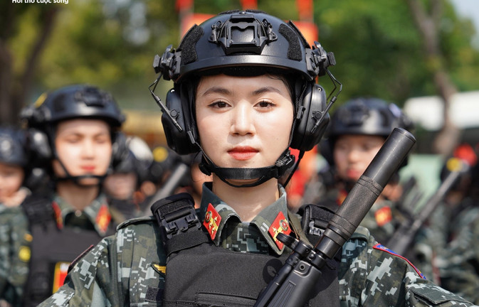 Ngắm những 'bông hồng thép' tổng hợp luyện diễu binh tại sân bay Biên Hòa