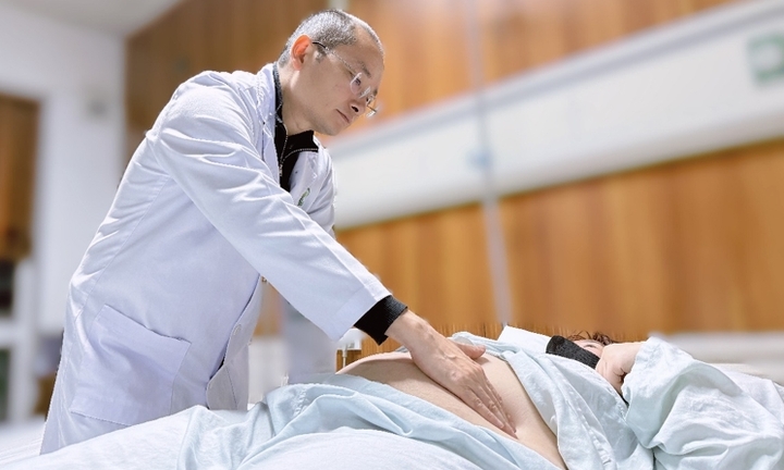 Cô gái trầm cảm vì nặng tới 102kg