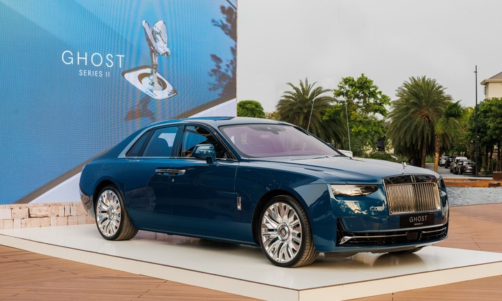 'Thảm bay' Rolls-Royce Ghost Series II siêu đẹp, giá gần 300 cây vàng