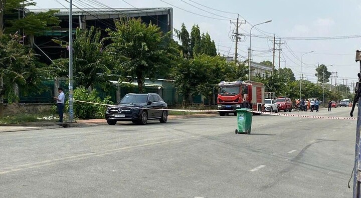 Sập nhà xưởng đang cải tạo ở Bình Dương, 2 người tử vong